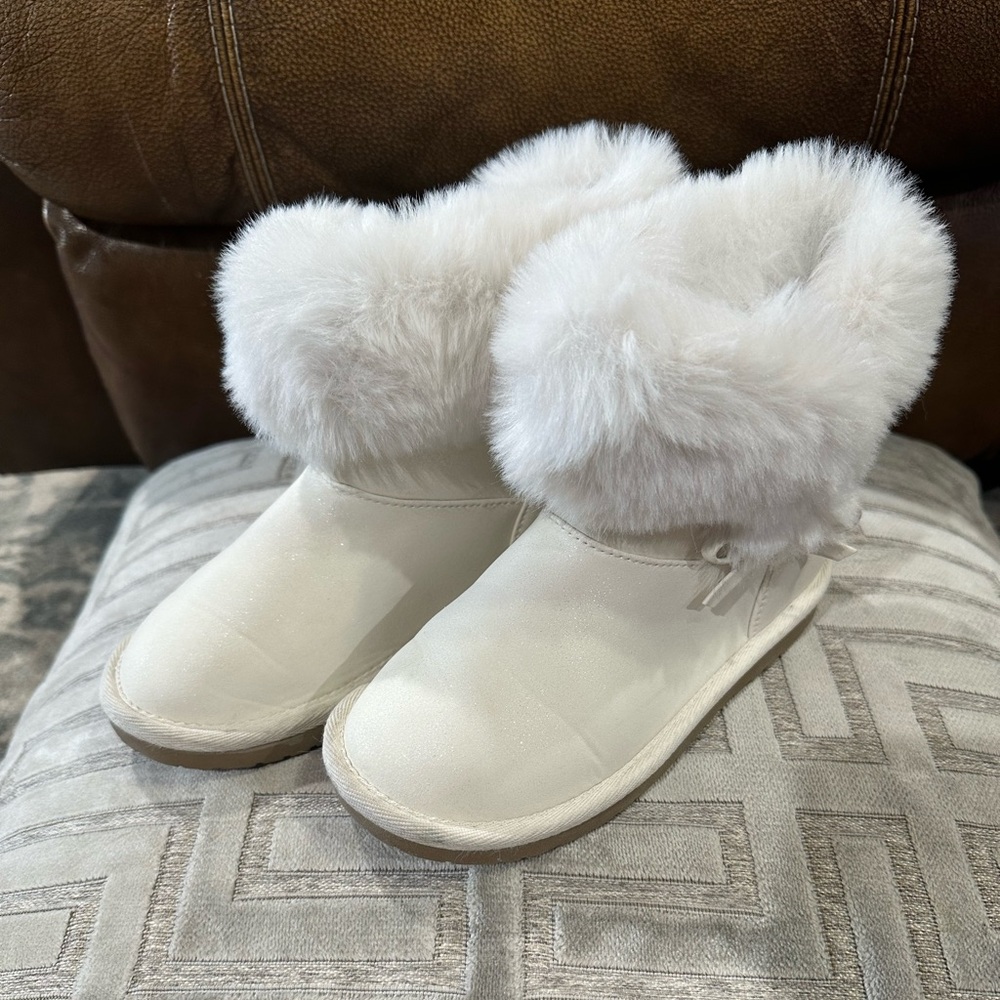 Gymboree White Fur-Lined Kids Boots